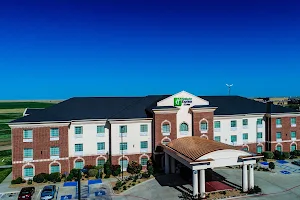 Holiday Inn Express & Suites Pampa, an IHG Hotel image