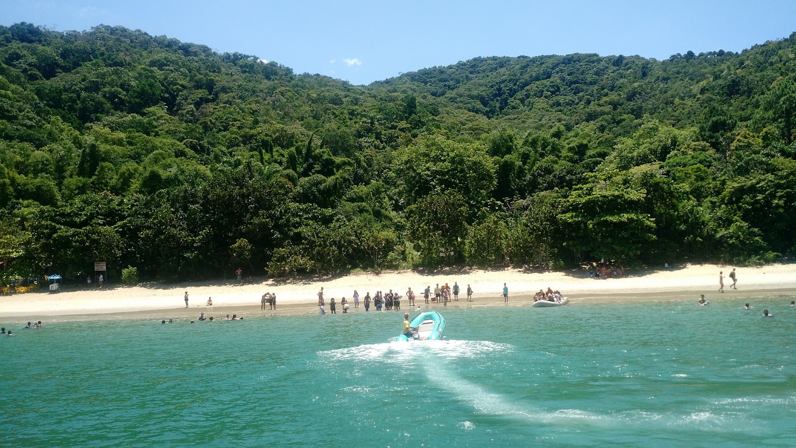 Fotografie cu Praia Grande do Bonete sprijinit de stânci