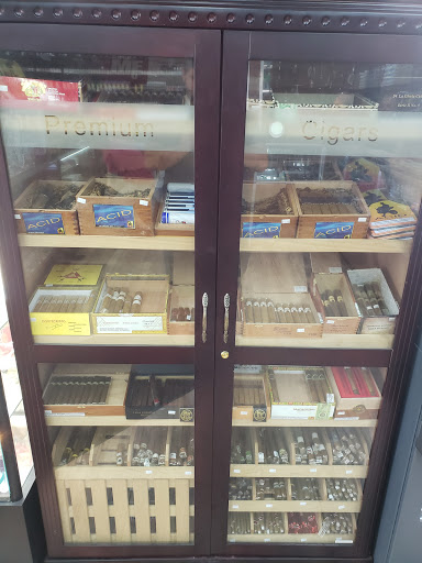 Tobacco Shop «Tobacco Town & Vape», reviews and photos, 9435 W Irving Park Rd, Schiller Park, IL 60176, USA