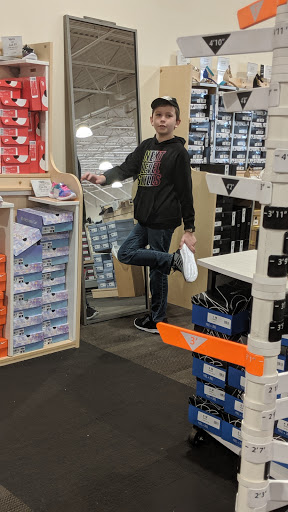 Shoe Store «DSW Designer Shoe Warehouse», reviews and photos, 3889 Medina Rd, Akron, OH 44333, USA