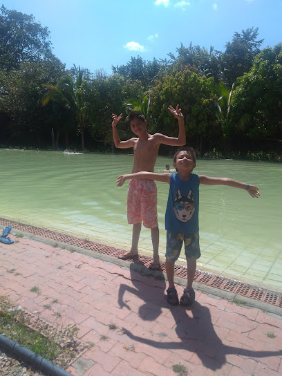 Piscina azufrada En Nilo - Ricaurte, Cundinamarca, Colombia