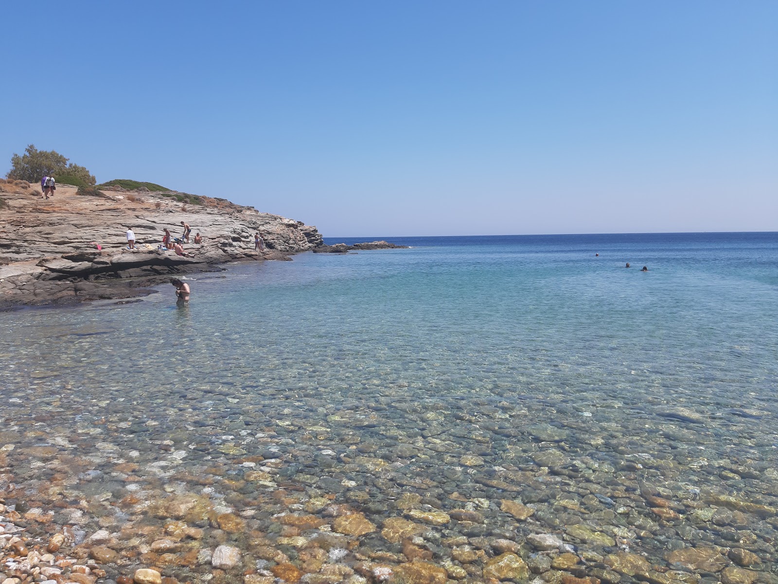 Foto de Saoures beach con playa recta