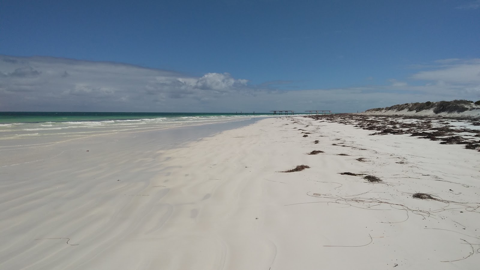 Foto av Bilbunya Dunes med lång rak strand