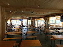 Atmosphère du Restaurant Le Rond Point à Laveissière - n°1