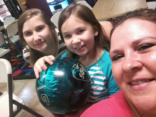 Bowling Alley «McKinley Lanes Bowling Center», reviews and photos, 2666 Robbins Ave, Niles, OH 44446, USA