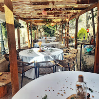 Atmosphère du Restaurant Le Vieux Moulin à La Roque-en-Provence - n°10