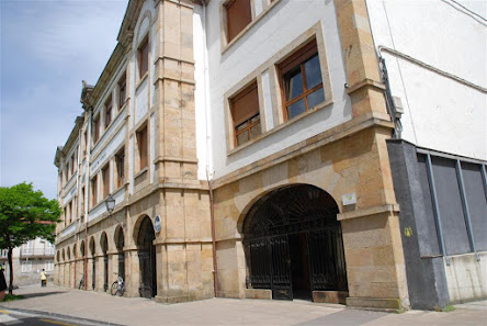 Centro Privado de Educación Secundaria Elkar Hezi Santa Marina Plaza, 2, 20560 Oñati, Gipuzkoa, España