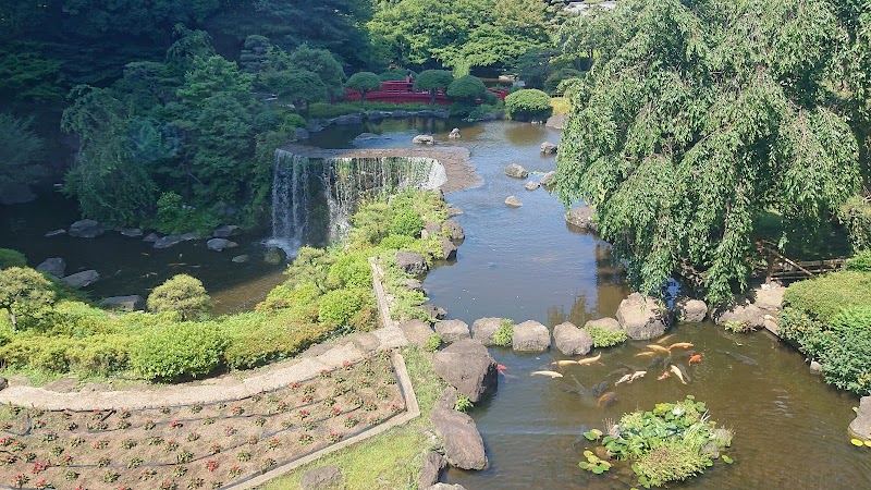 ホテルニューオータニ日本庭園の滝 東京都千代田区紀尾井町 庭園 公園 グルコミ