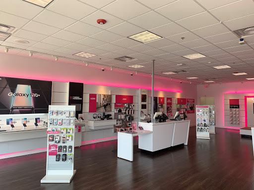 Cell Phone Store «T-Mobile», reviews and photos, 2606 S Adams Rd, Rochester Hills, MI 48309, USA