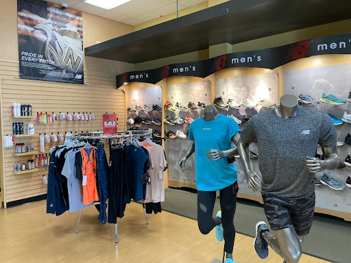 Shoe Store «New Balance Chicago», reviews and photos, 17W490 22nd St, Oakbrook Terrace, IL 60181, USA