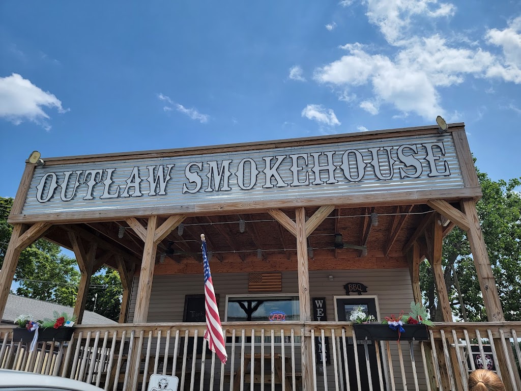 Outlaw Smokehouse 43545