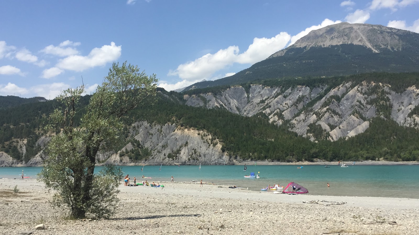 Foto von Plage de Chanterenne mit felsiges gelände Oberfläche