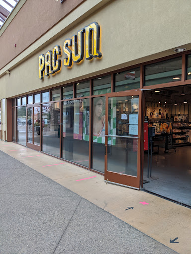 Shopping Mall «Woodburn Premium Outlets», reviews and photos, 1001 N Arney Rd, Woodburn, OR 97071, USA