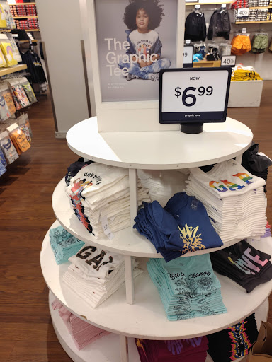 Clothing Store «Gap Factory Store», reviews and photos, 400 Fulton St, Brooklyn, NY 11201, USA