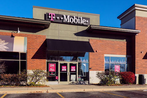 T-Mobile, 626 E Golf Rd, Schaumburg, IL 60173, USA, 