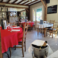 Atmosphère du Restaurant français Logis - Hôtel Restaurant du Canard à Hangest-sur-Somme - n°4