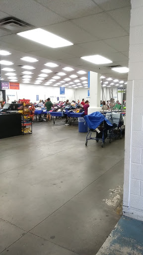 Thrift Store «Goodwill Clearance Outlet, Donation Center & Career Center», reviews and photos, 515 N 51st Ave, Phoenix, AZ 85043, USA