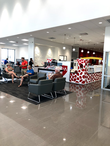Car Dealer «Summit Place Kia», reviews and photos, 2200 Elizabeth Lake Rd, Waterford Twp, MI 48328, USA