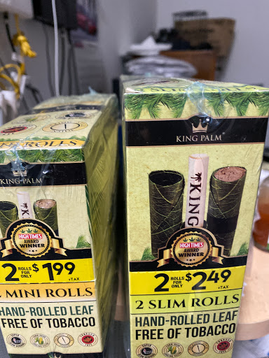 Tobacco Shop «Hickory Grove Discount Tobacco», reviews and photos, 7008 E W.T. Harris Blvd #23, Charlotte, NC 28215, USA