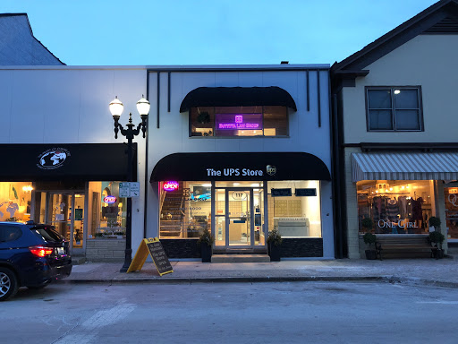 Shipping and Mailing Service «The UPS Store», reviews and photos, 117 S Cook St, Barrington, IL 60010, USA