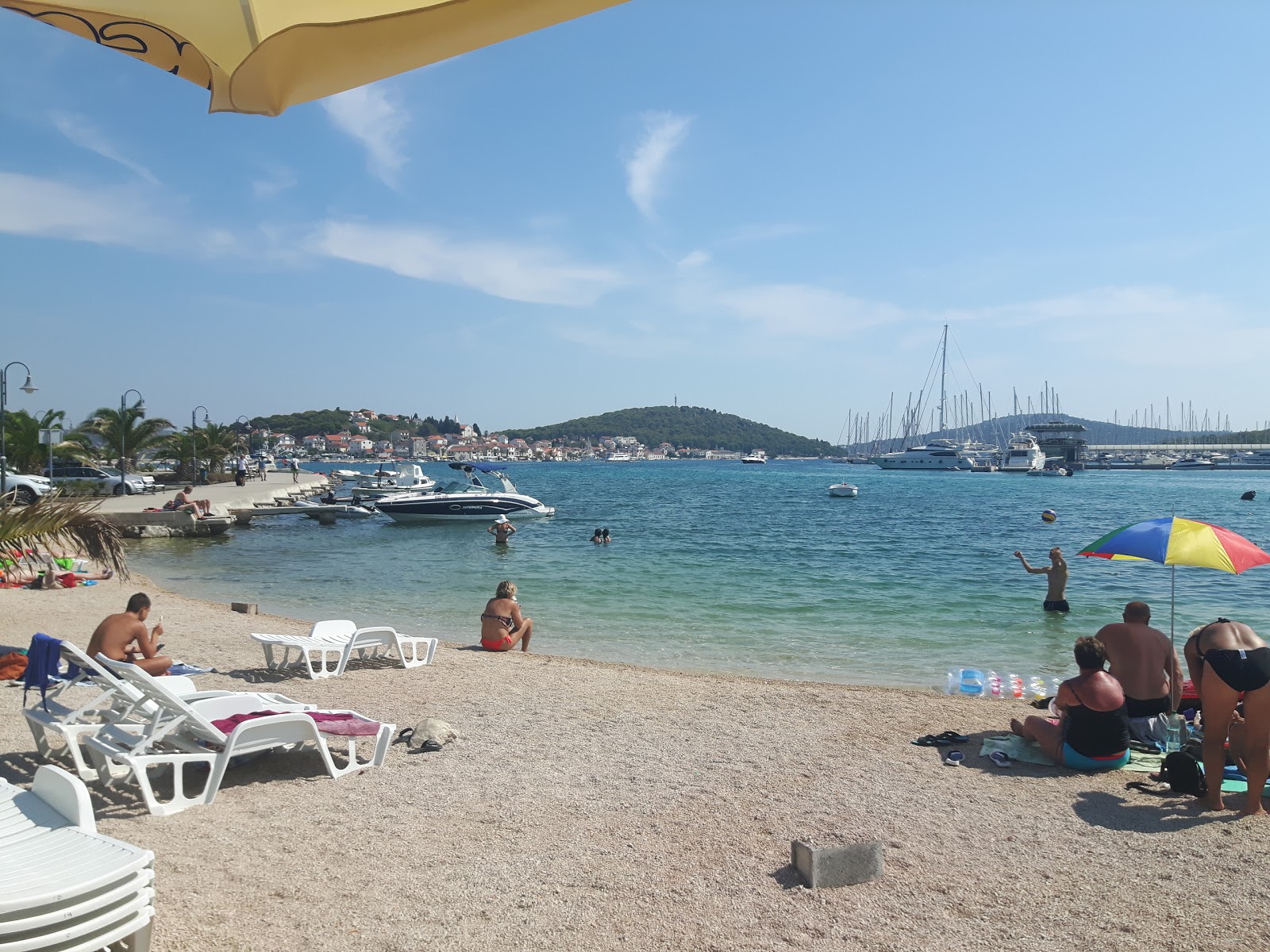 Foto van Rogoznica beach met turquoise puur water oppervlakte