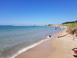 Foto de Van's Beach com linha costeira longa e reta