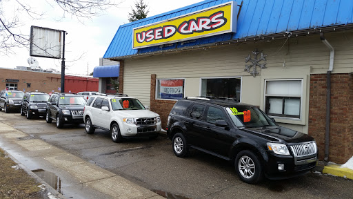 Cars Trucks & More, 861 E Grand River Ave, Howell, MI 48843, USA, 