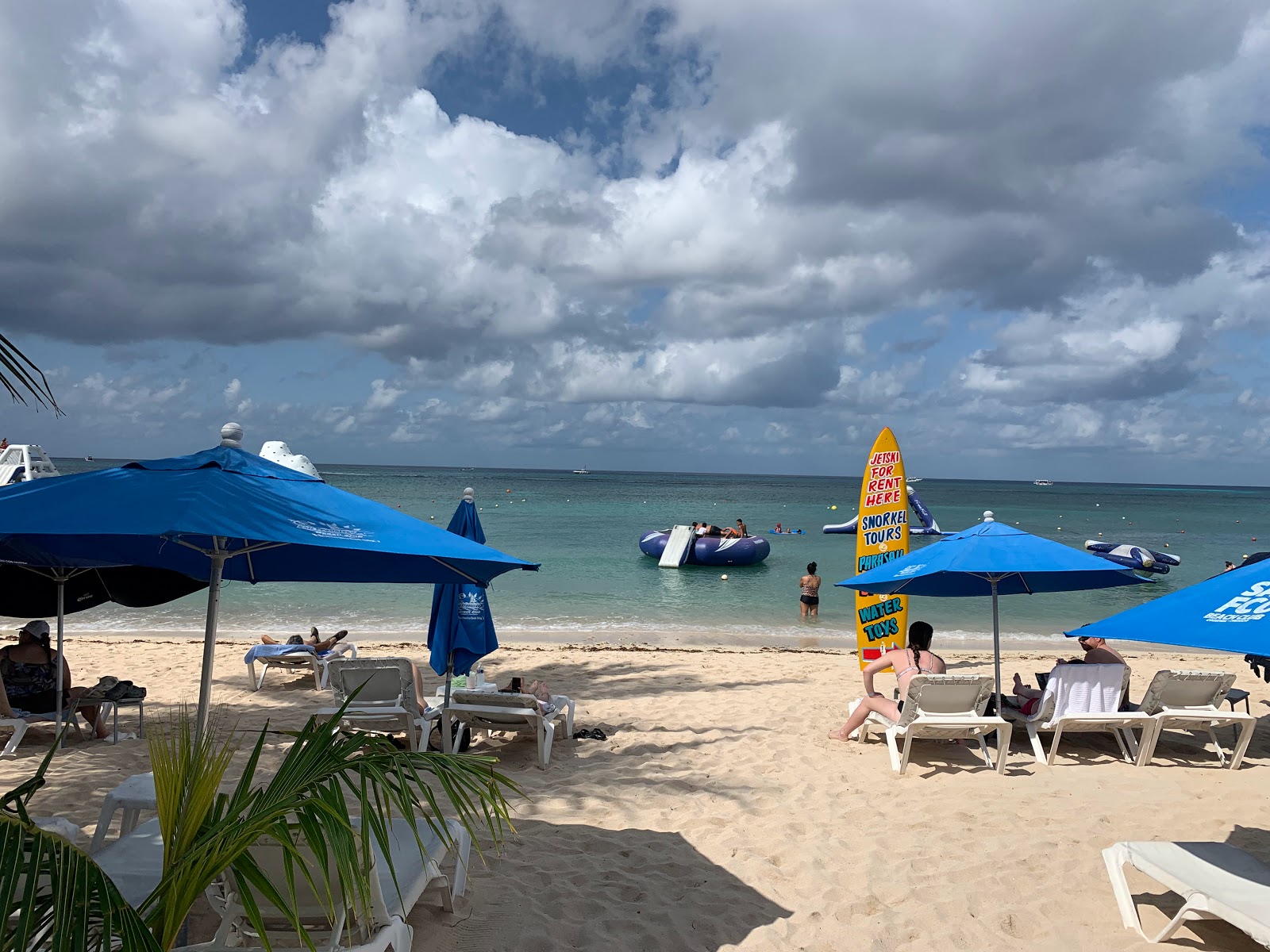Fotografie cu Playa Mia și așezarea