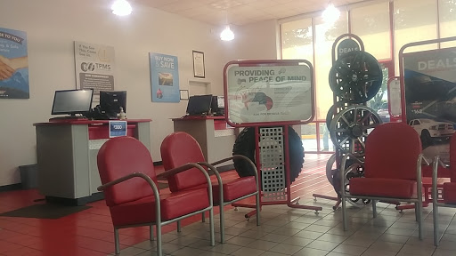 Tire Shop «Discount Tire Store - Clackamas, OR», reviews and photos, 8380 SE Sunnyside Rd, Clackamas, OR 97015, USA