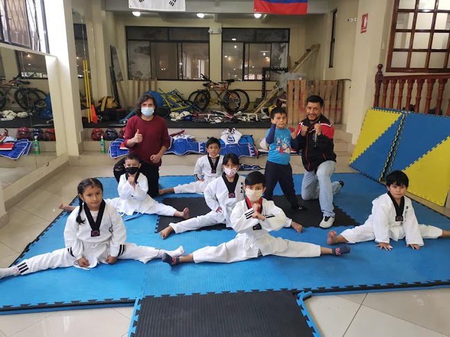 Escuela de Taekwondo y Artes Marciales "Taebaek Ecuador"(Quito) - Tienda de deporte