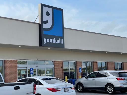 Thrift Store «Goodwill Retail Store of Florissant», reviews and photos, 472 Lindbergh Blvd, Florissant, MO 63031, USA