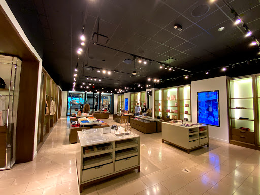 Clothing Store «Burberry Outlet», reviews and photos, 5220 Fashion Outlets Way, Rosemont, IL 60018, USA