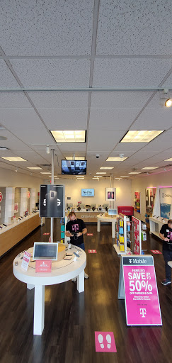 Cell Phone Store «T-Mobile Heath», reviews and photos, 175 Central Pkwy A, Heath, OH 43056, USA