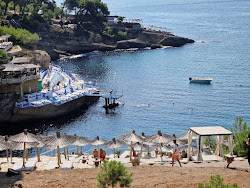 Foto von Aquarius White Beach mit eine gerade küstenlinie