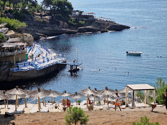 Aquarius White Beach