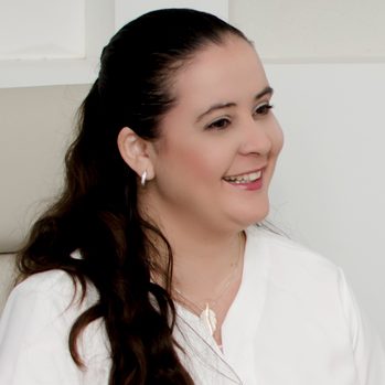 Dra. Lorena Evelin Urioste Eguez - Reumatologo - Reumatologia Santa Cruz Bolivia