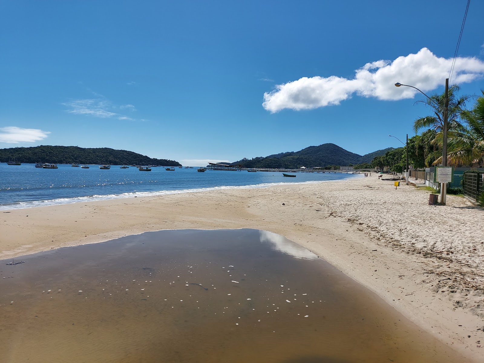 Foto de Praia de Porto Belo con agua cristalina superficie