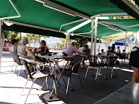 Atmosphère du Restaurant Crêperie du Port à Aix-les-Bains - n°3