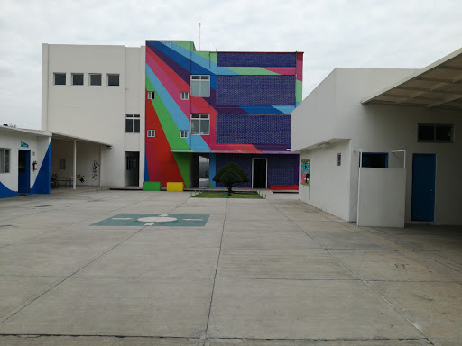Colegio Miramar en Tecámac de Felipe Villanueva