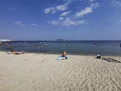 Plage rive Droite'in fotoğrafı - rahatlamayı sevenler arasında popüler bir yer