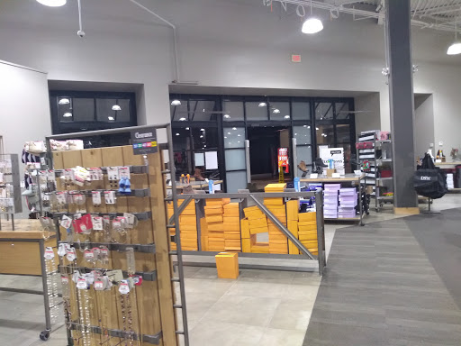 Shoe Store «DSW Designer Shoe Warehouse», reviews and photos, 1 Walden Galleria, Buffalo, NY 14225, USA