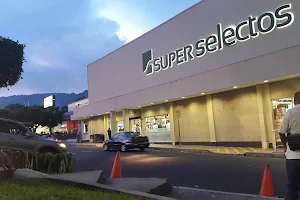 San Luis Shopping Mall image