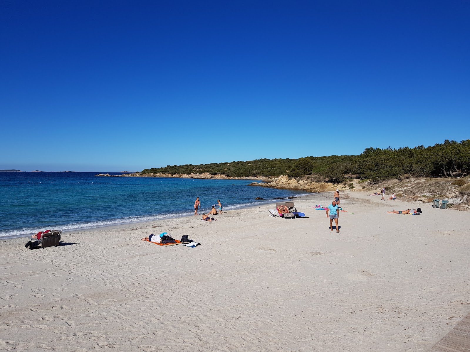 Spiaggia di Cala Sabina'in fotoğrafı ve yerleşim
