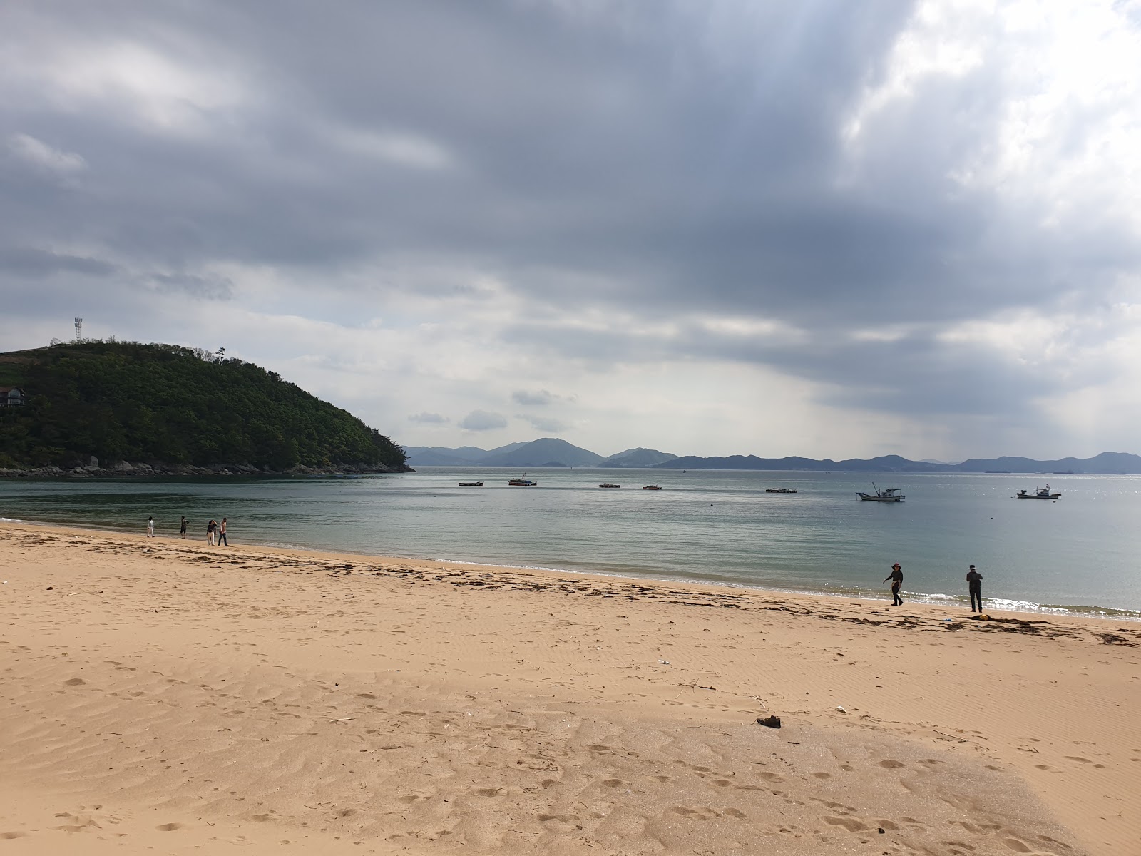 Φωτογραφία του Cousin Beach παροχές περιοχής