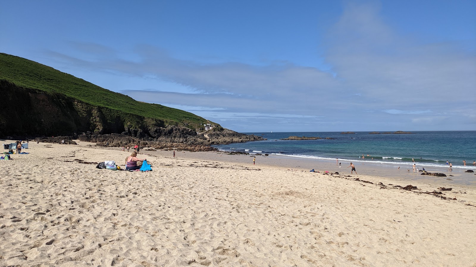 Foto von Portheras Cove mit sehr sauber Sauberkeitsgrad
