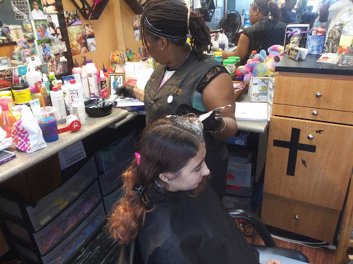 Barber Shop «Catia Family Barbershop Salon», reviews and photos, 4146 Grand Blvd, New Port Richey, FL 34652, USA