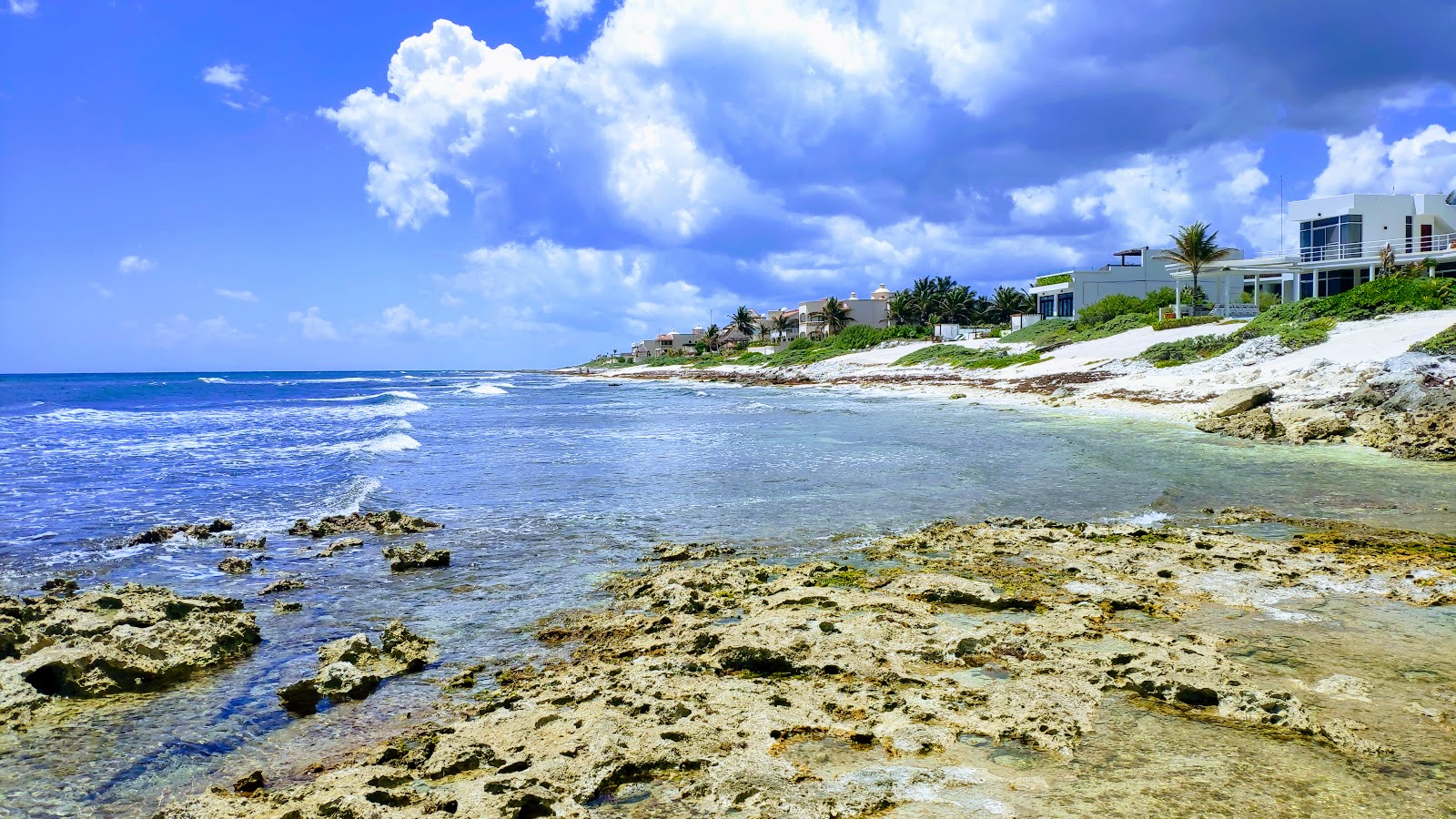 Foto van Playa I'xchel beach met ruim strand