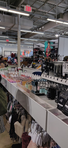 Clothing Store «Old Navy», reviews and photos, 697 Hillside Avenue, New Hyde Park, NY 11040, USA