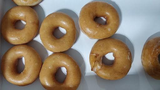 Bakery «Krispy Kreme Doughnuts», reviews and photos, 2900 S 108th St, Milwaukee, WI 53227, USA