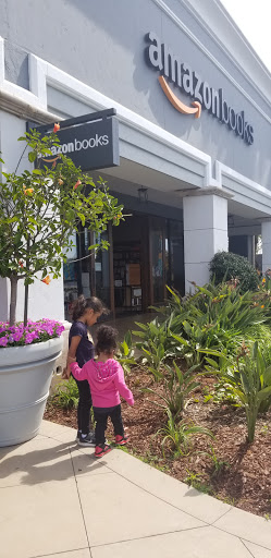 Shopping Mall «Waterside, Marina Del Rey», reviews and photos, 4700 Admiralty Way, Marina Del Rey, CA 90292, USA